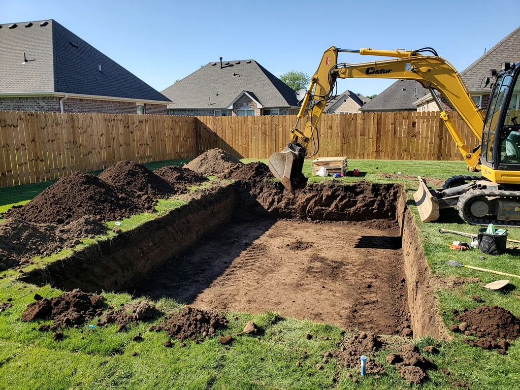 Terrassement d'un jardin pour la pose d'une piscine enterrée